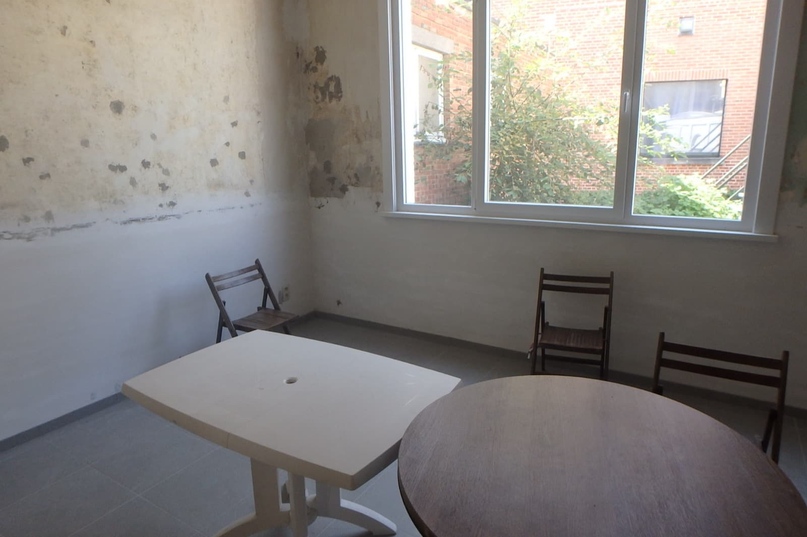 Vochtbestrijding: waterkering plaatsen in muur